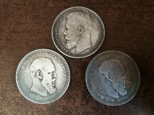 Trys monetos