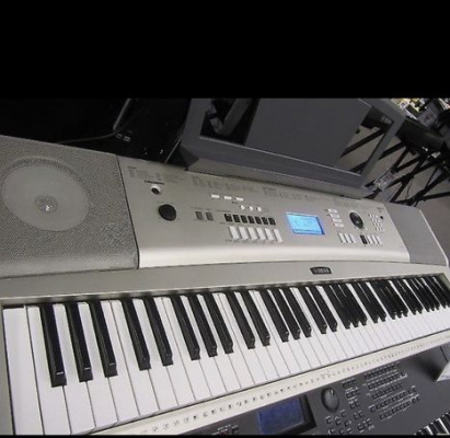 For sell Yamaha Tyros 5 Keyboard/Playstation 4 500GB